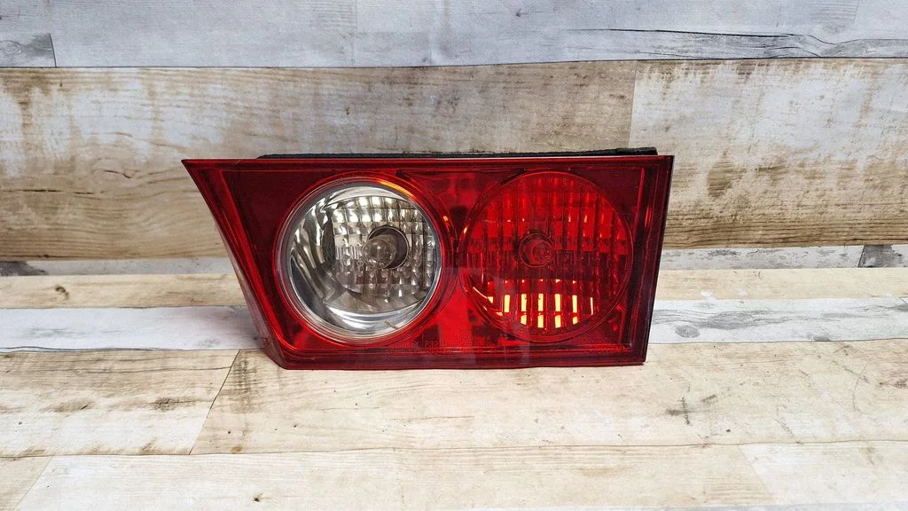 Tailgate rear/tail lights E138557