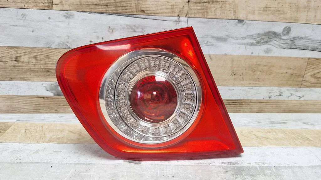 Tailgate rear/tail lights – Volkswagen Jetta V (2005-2010)