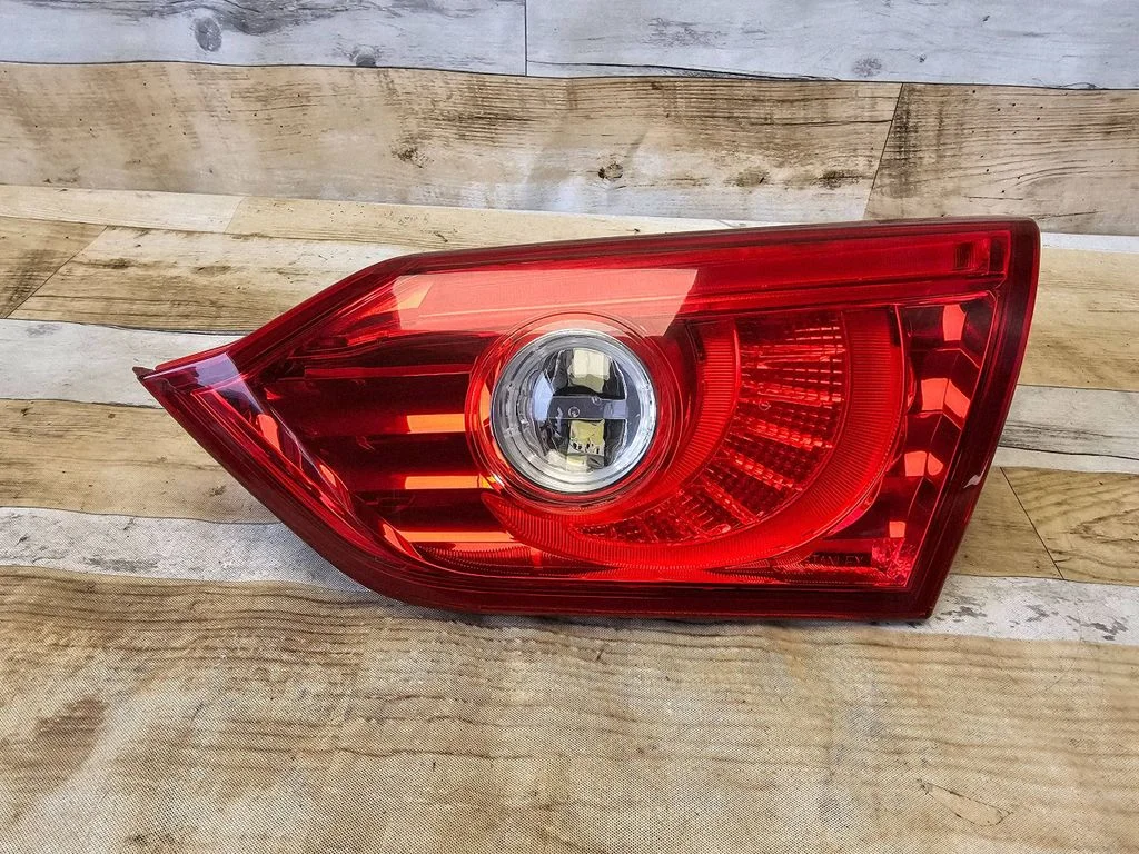 Tailgate rear/tail lights W0698