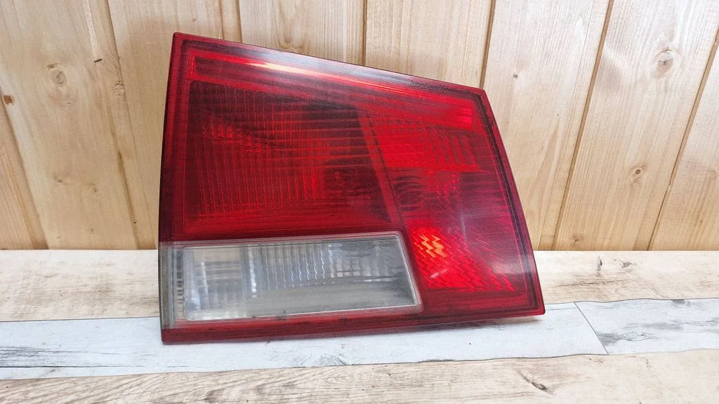 Lampa tylna w klapie 24469463