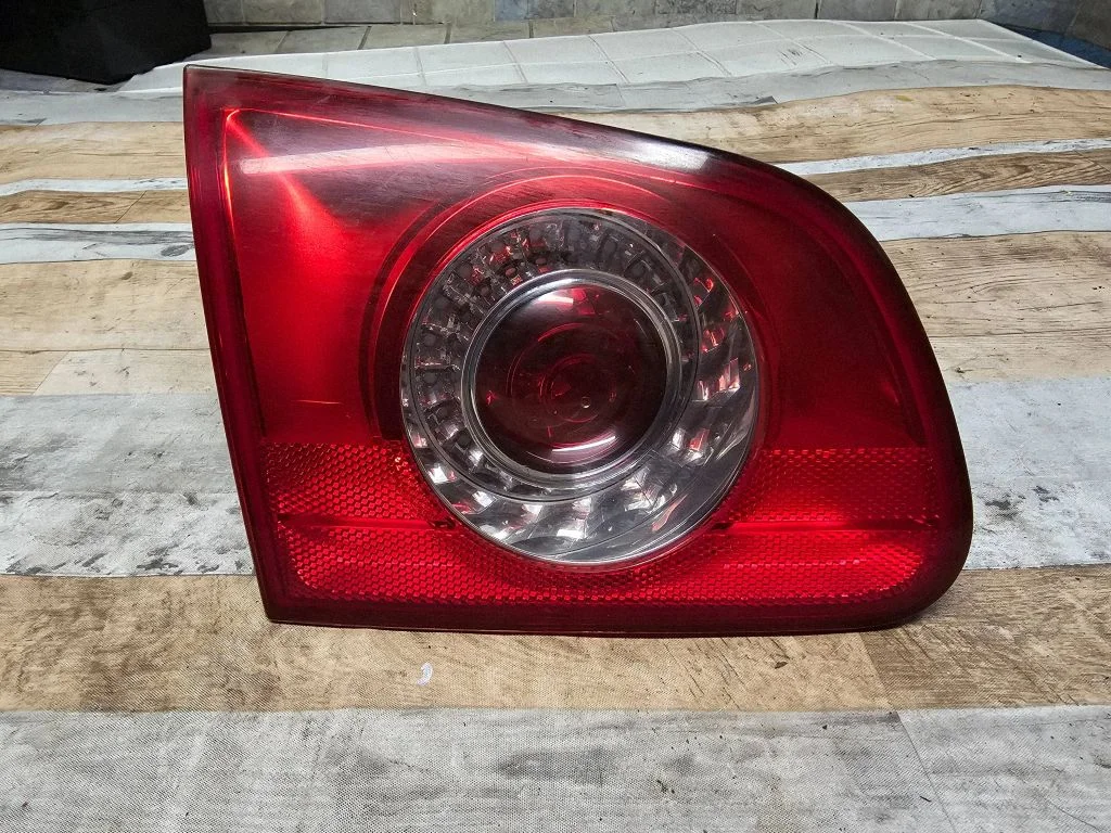 Tailgate rear/tail lights 3C9945093