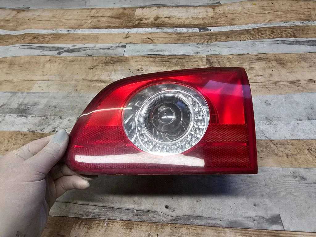 Tailgate rear/tail lights 3C9945094