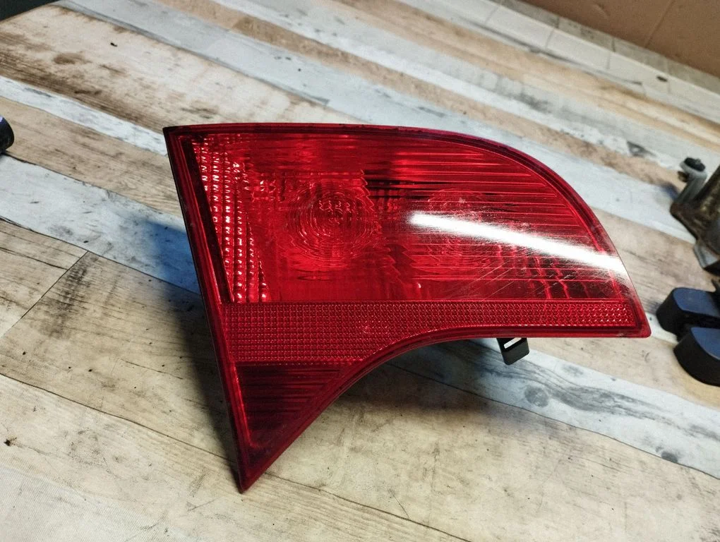 Tailgate rear/tail lights
