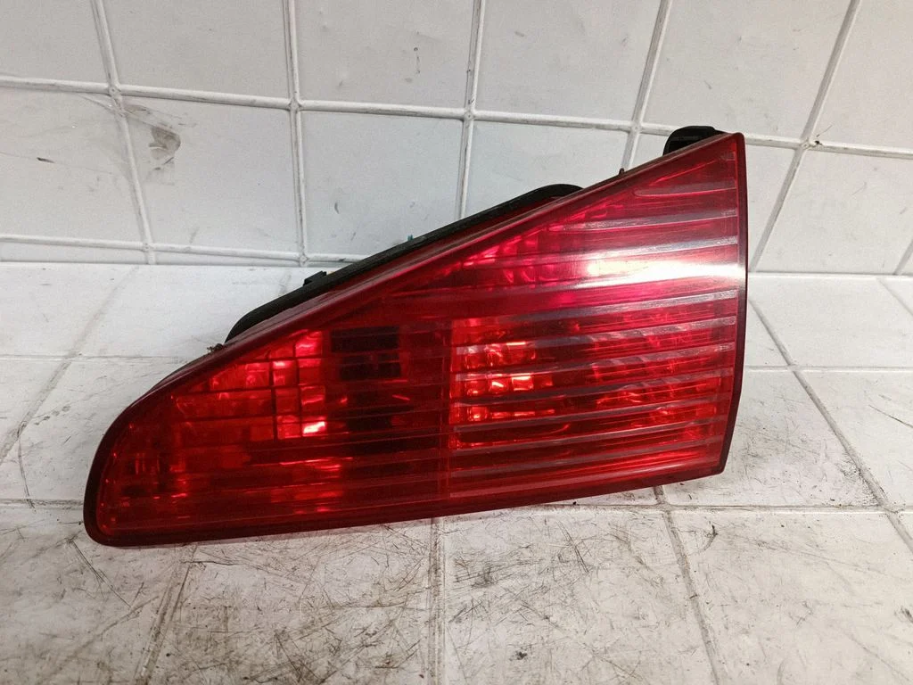 Tailgate rear/tail lights