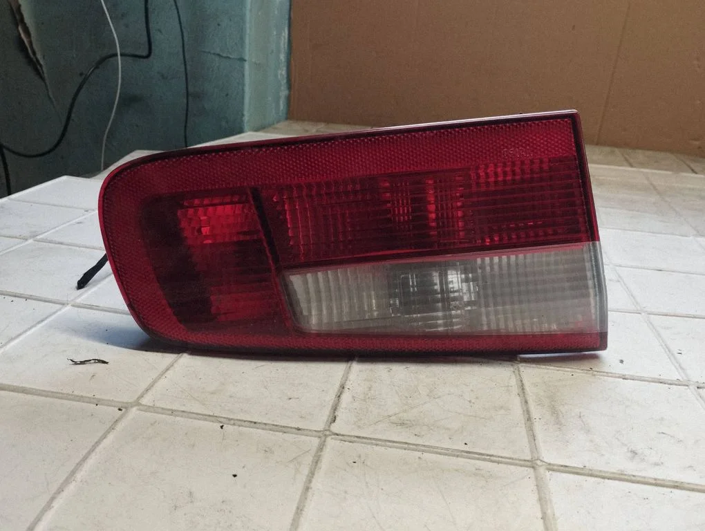 Aizmugurējais lukturis bagāžnieka vākā – Renault Laguna I (1994-2000)
