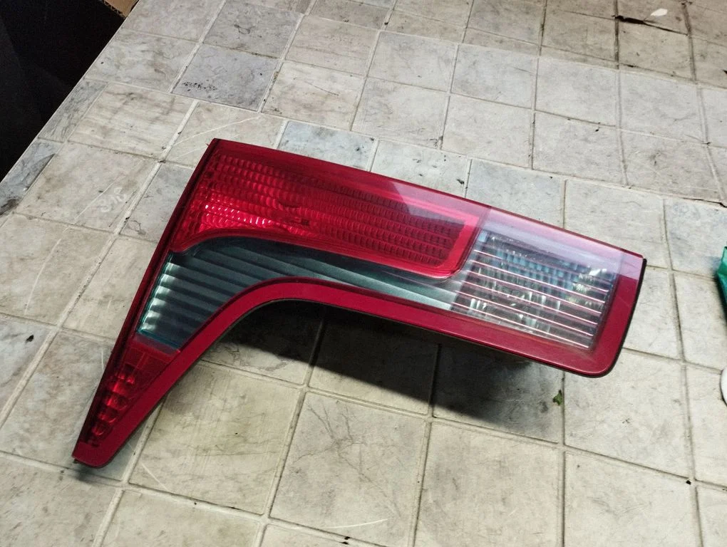 Tailgate rear/tail lights 89032711