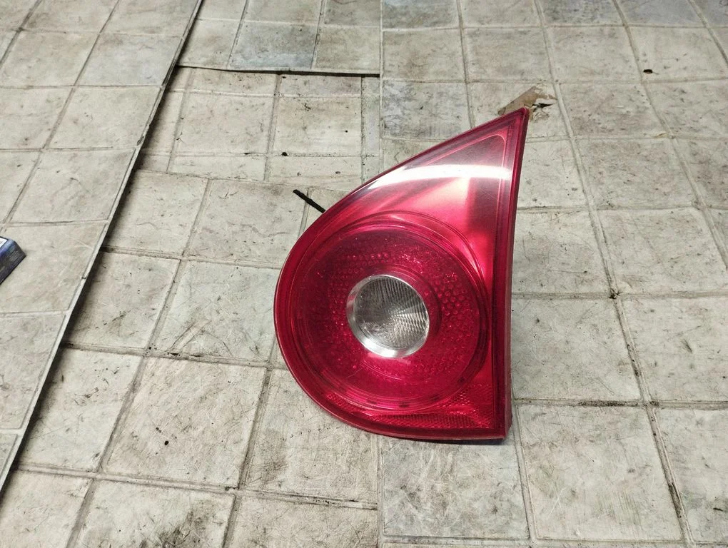 Tailgate rear/tail lights 1K6945094E