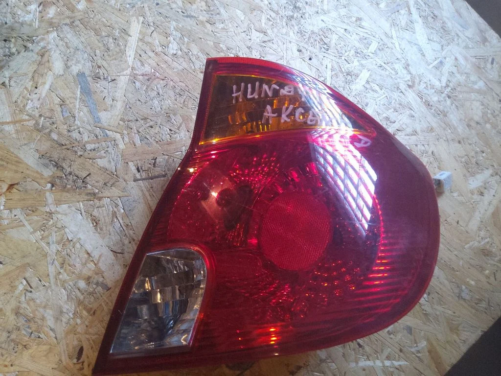 Lampa tylna w błotniku – Hyundai Accent (2003-2006)