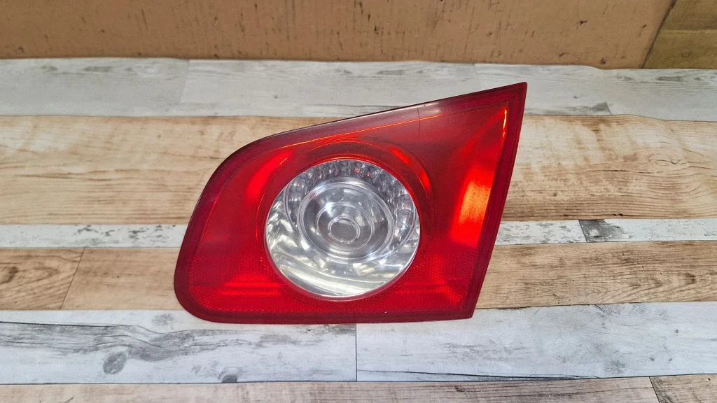 Lampa tylna w klapie 3C9945094