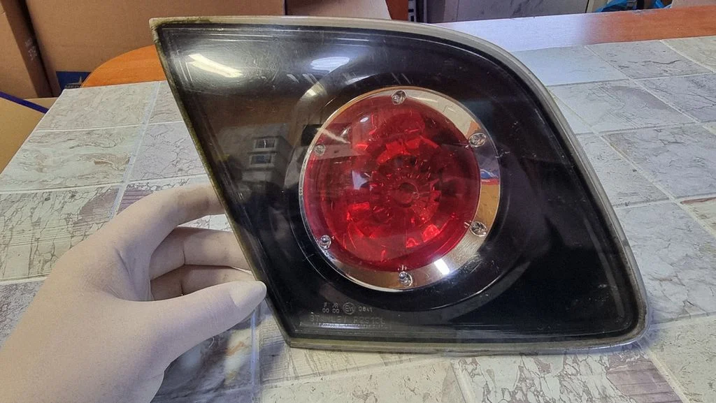 Tailgate rear/tail lights P2913L
