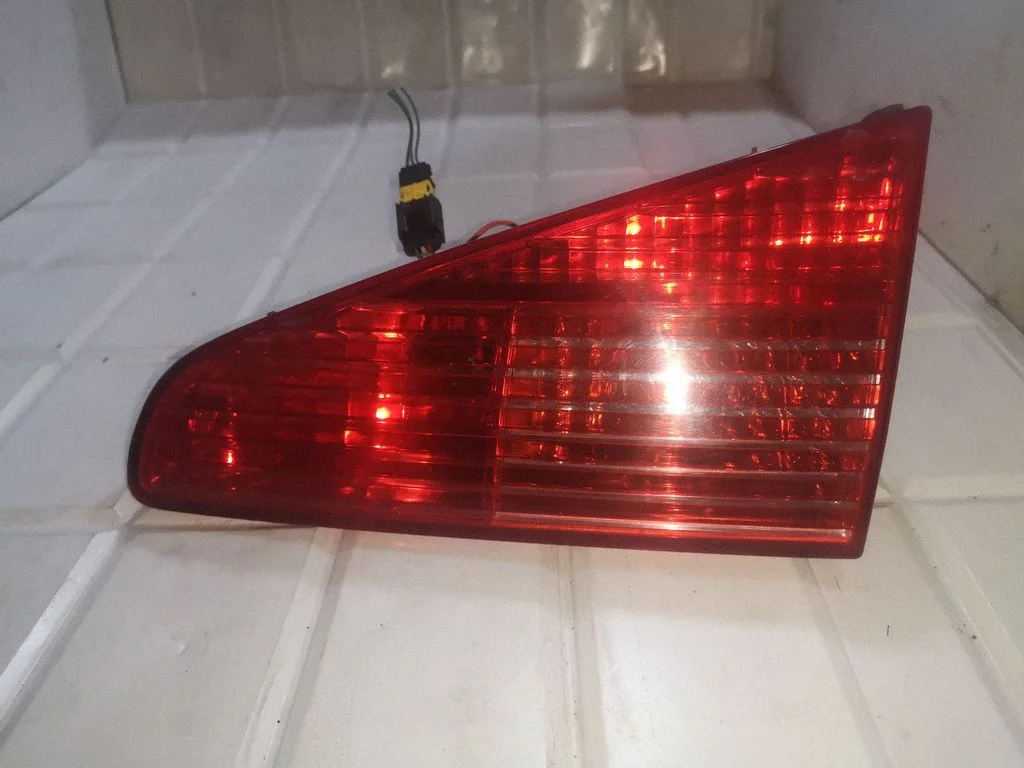 Lampa tylna w klapie 2543