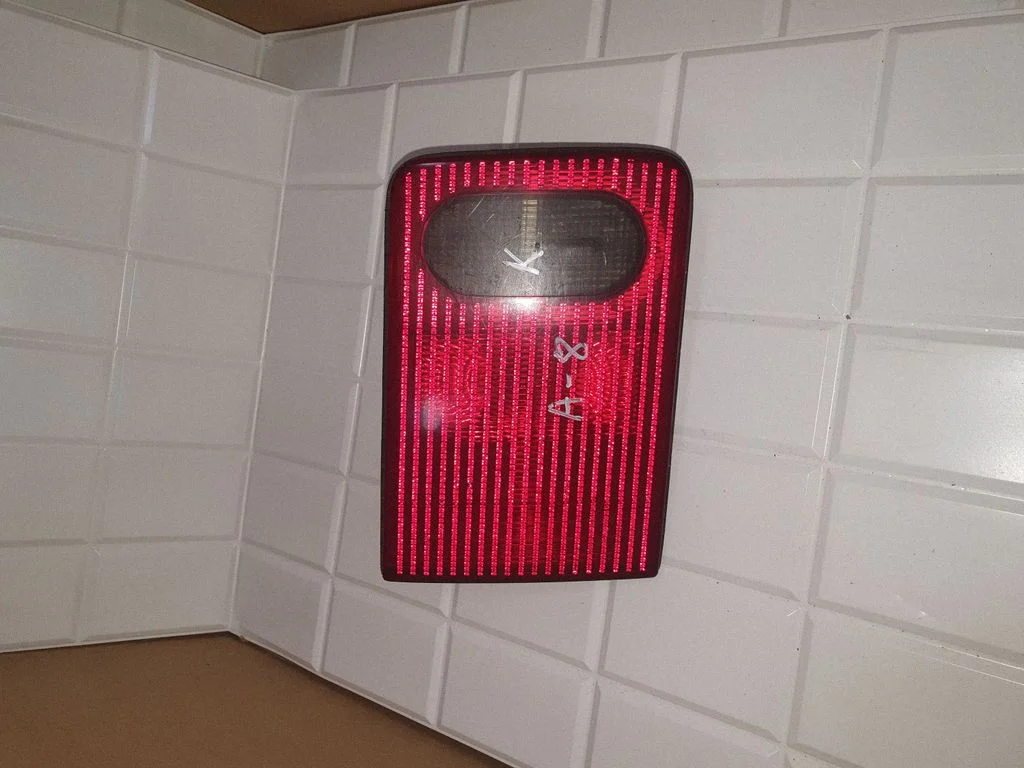 Lampa tylna w klapie