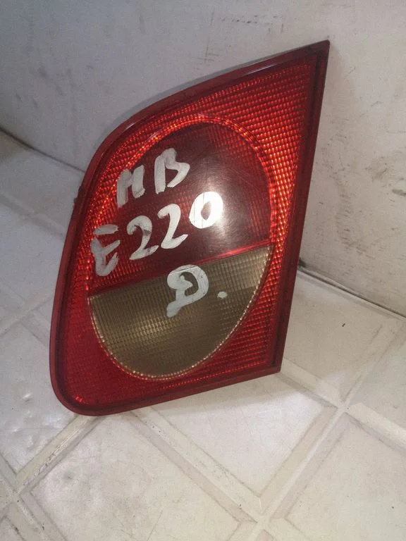 Tailgate rear/tail lights – Mercedes-Benz E-Class W210 (1995-2002)