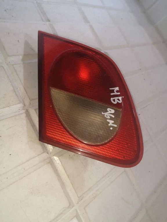 Lampa tylna w klapie – Mercedes-Benz Klasa E W210 (1995-2002)