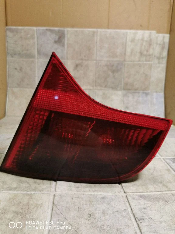Lampa tylna w klapie 8E9945094