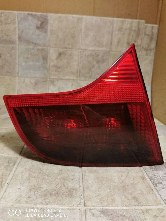 Lampa tylna w klapie 8E9945093