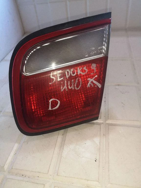 Lampa tylna w klapie – Mazda Xedos 6 (1992-2000)
