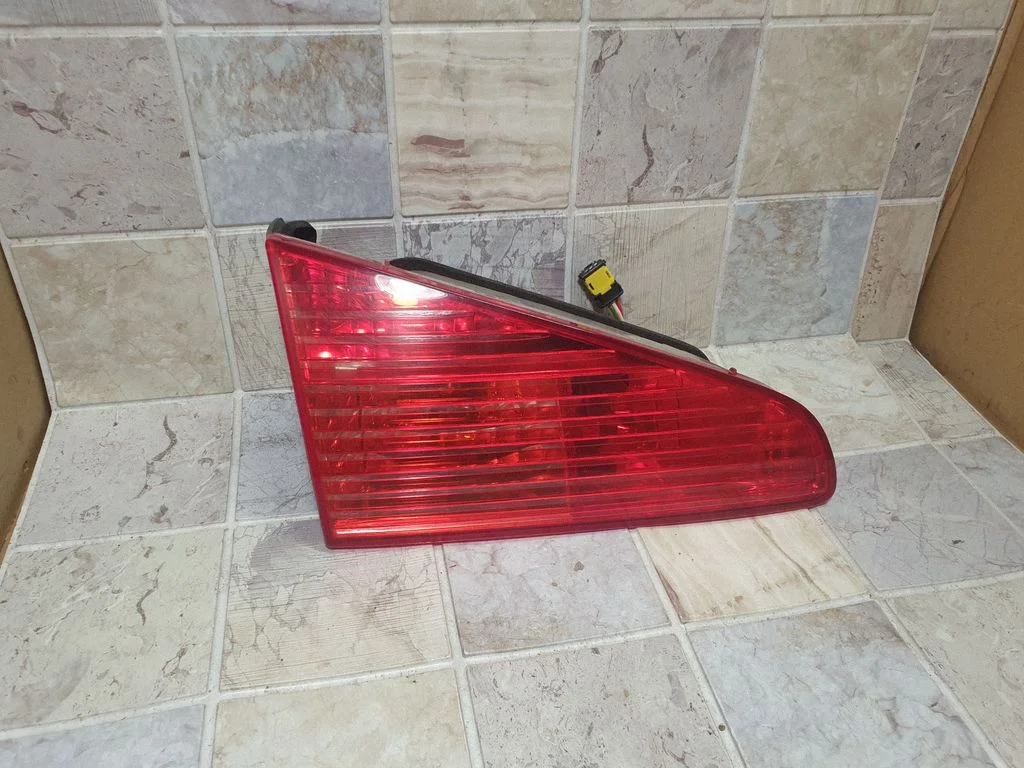 Lampa tylna w klapie 2543
