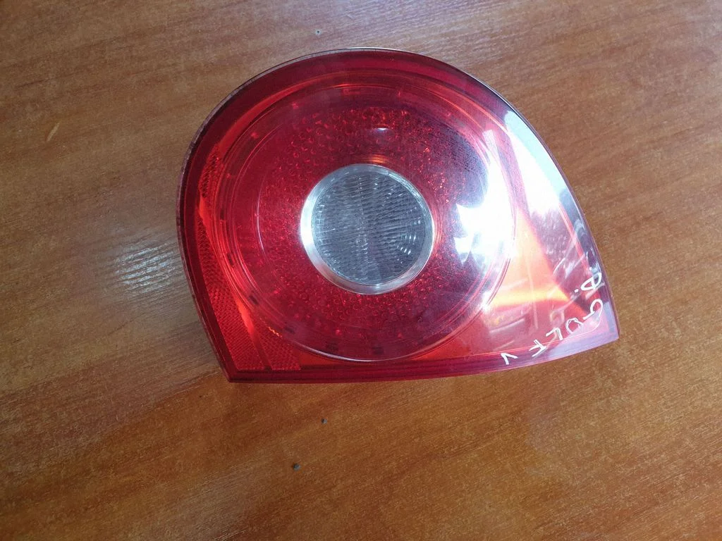 Tailgate rear/tail lights 1K6945094E
