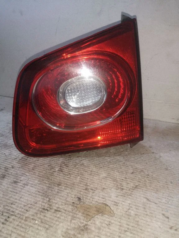 Lampa tylna w klapie – Volkswagen Tiguan (2007-2016)