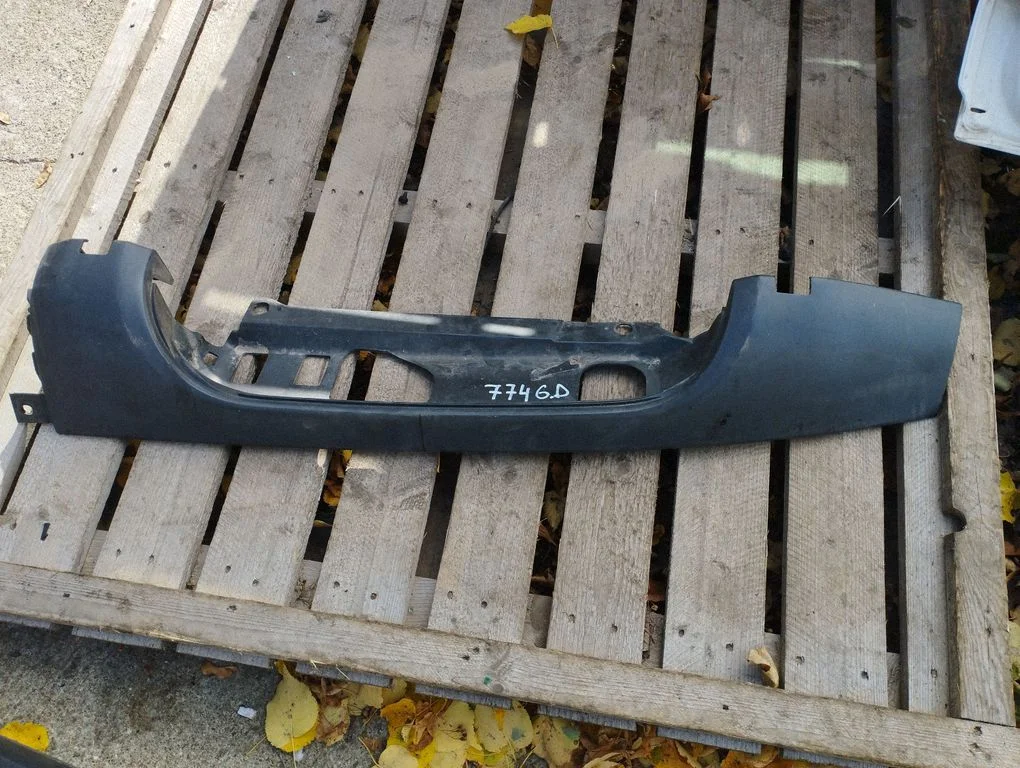 Rear/tail light trim molding 735388401