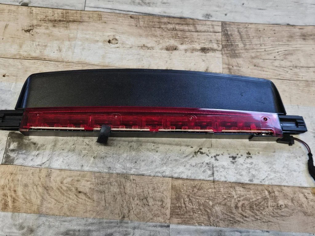 Third/center stoplight 4F945097
