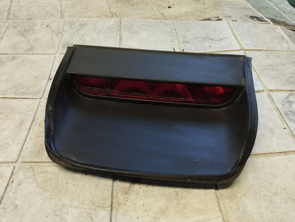 Third/center stoplight – Mitsubishi Carisma (1996-1999)