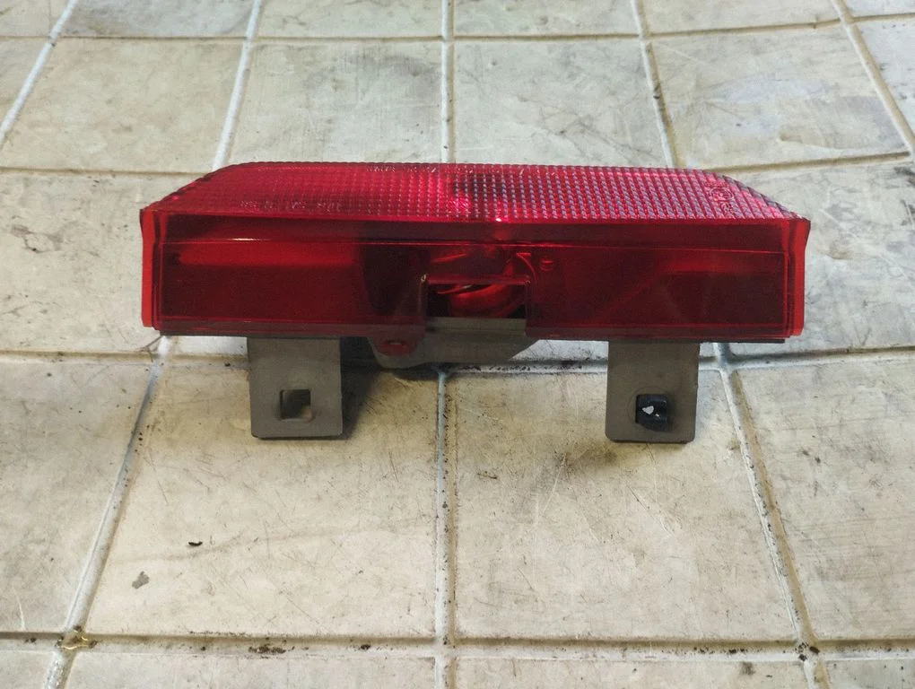 Third/center stoplight – Toyota RAV 4 (XA20) (2000-2005)