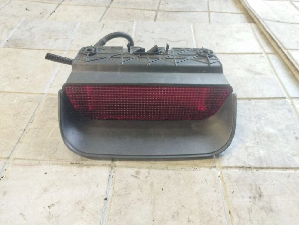 Third/center stoplight – Honda CR-V (2007-2012)