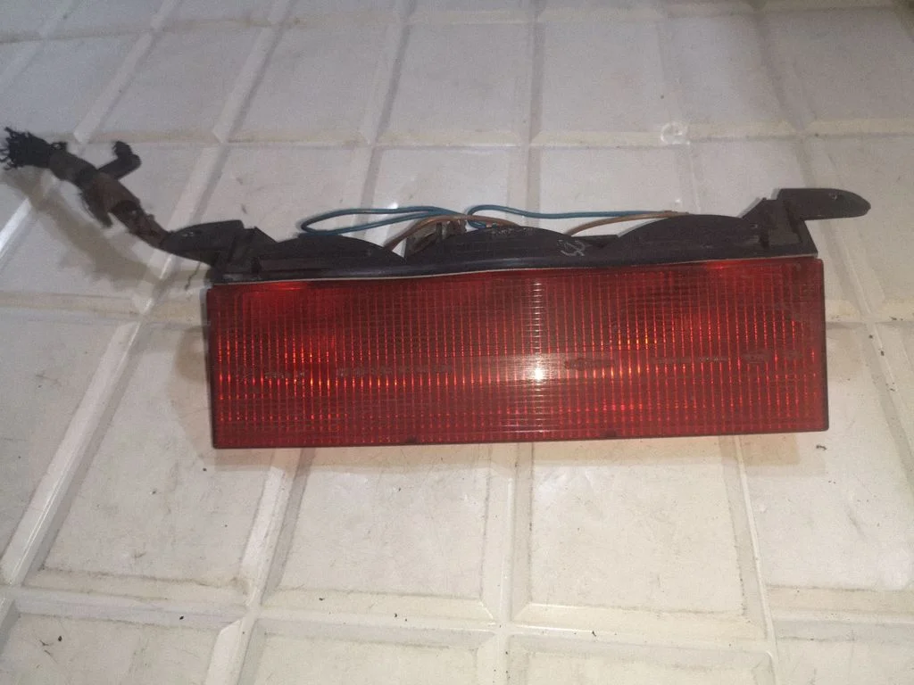 Trzecie światło stop 05288748AC