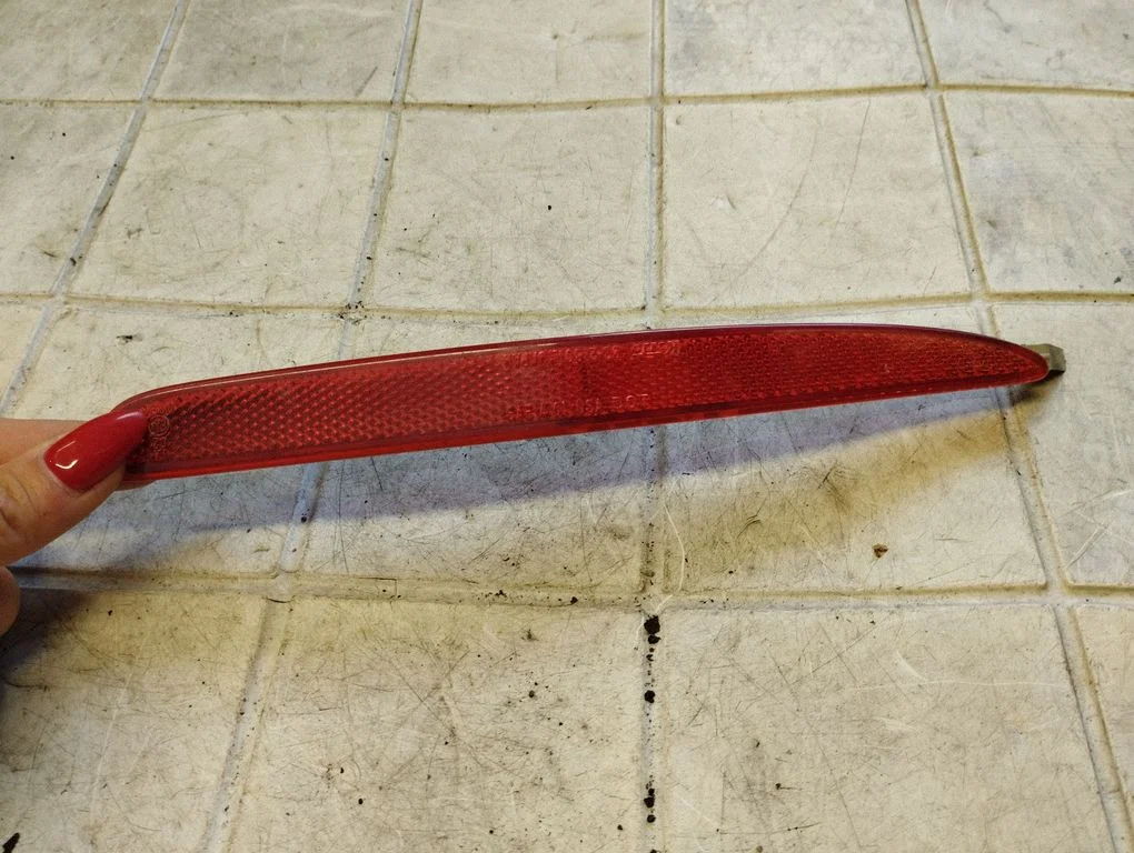 Rear tail light reflector 25061971