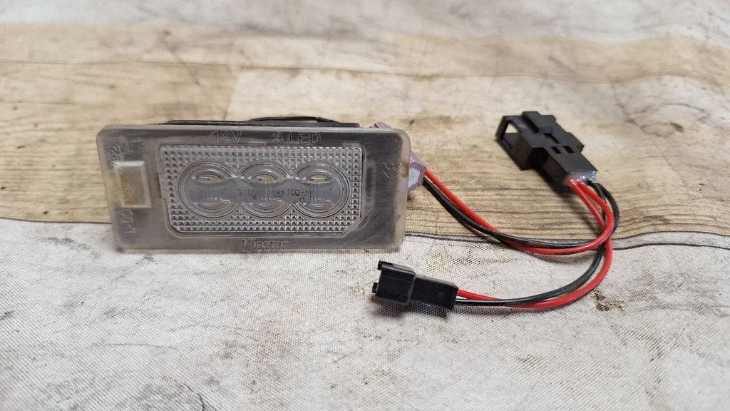 Number plate light E44492