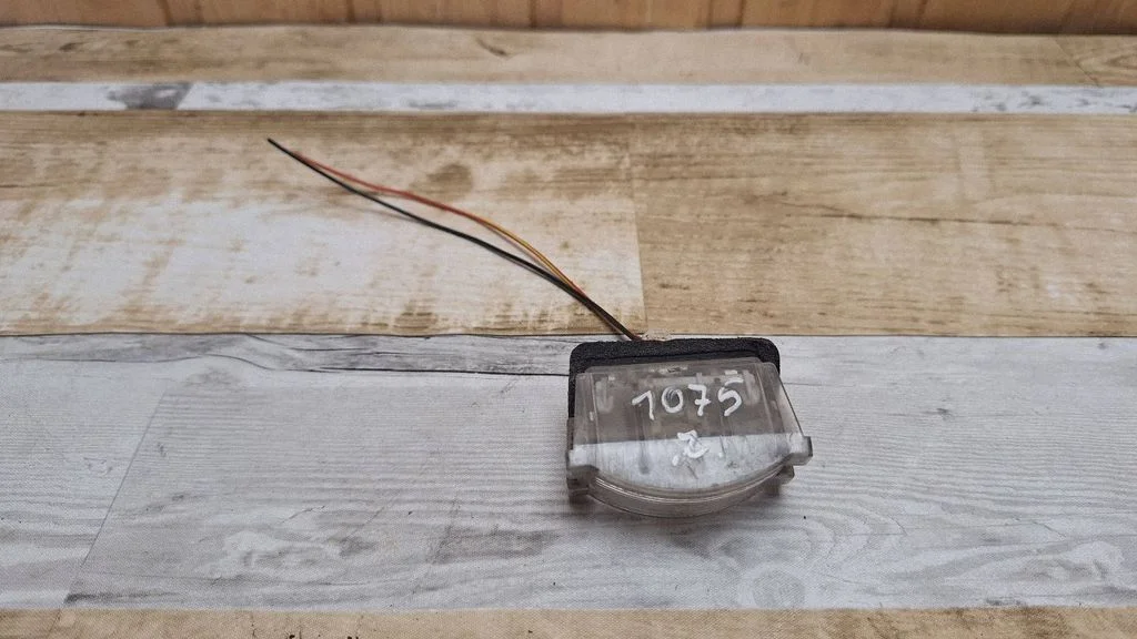 Number plate light E44065