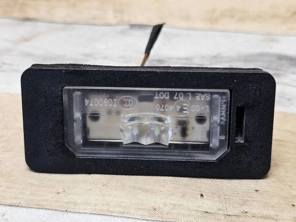 Oświetlenie tablicy rejestracyjnej 7193293