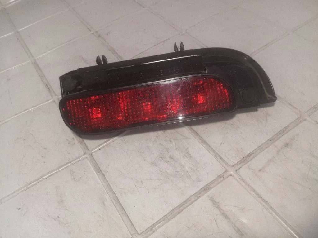 Papildu stopgaismas lukturis 7R02569