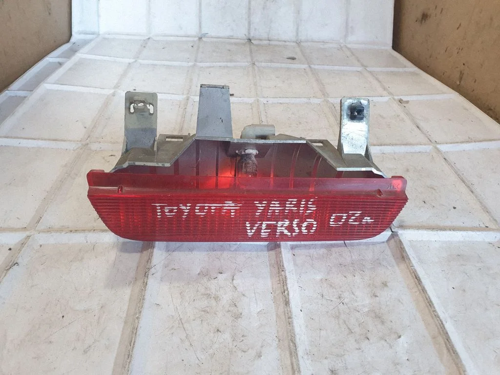 Third/center stoplight – Toyota Yaris Verso (1999-2005)