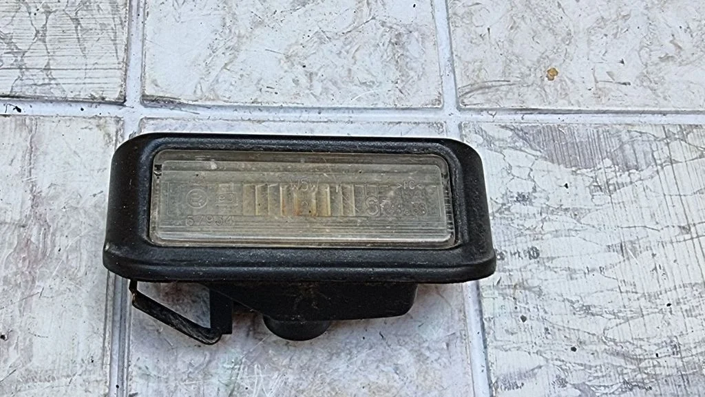 Oświetlenie tablicy rejestracyjnej – Fiat Doblo (2000-2009)