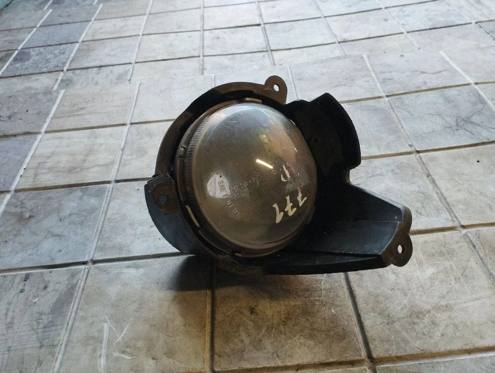 Front fog light – right