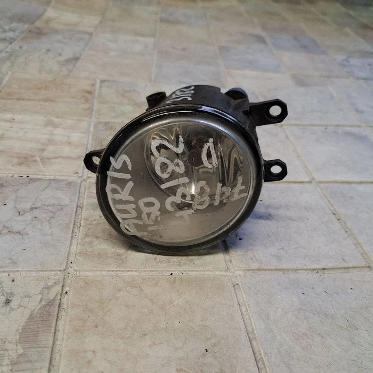 Front fog light – Toyota Auris 150 (2006-2012)