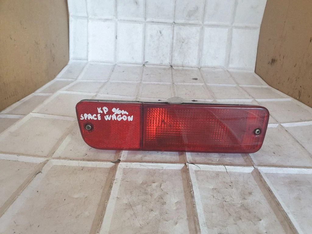 Rear fog light – Mitsubishi Space Wagon (1992-1998)