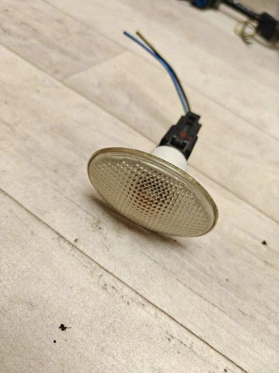 Front fender indicator light 6C1113K354AA