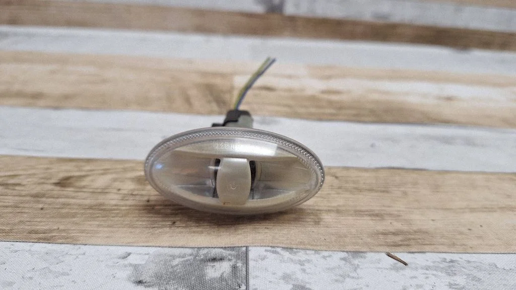 Front fender indicator light 9680057480