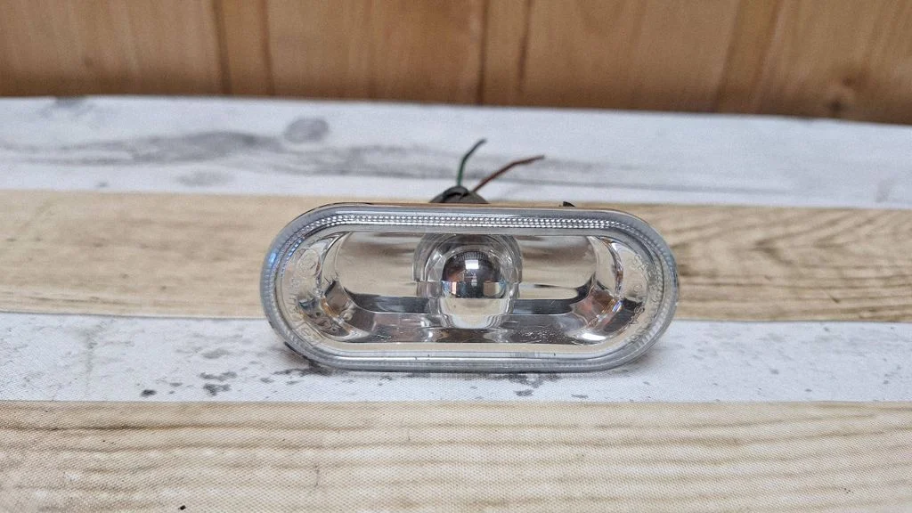 Front fender indicator light – Ford Galaxy (2000-2006)