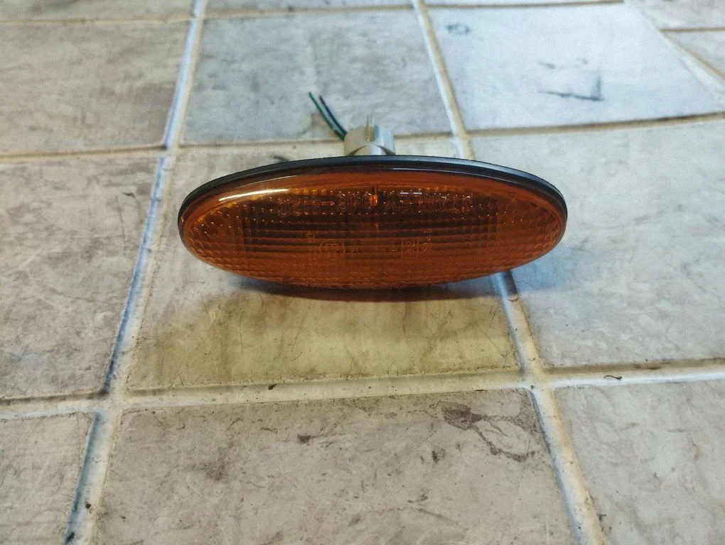 Front fender indicator light – Mazda 626 (1992-1997)