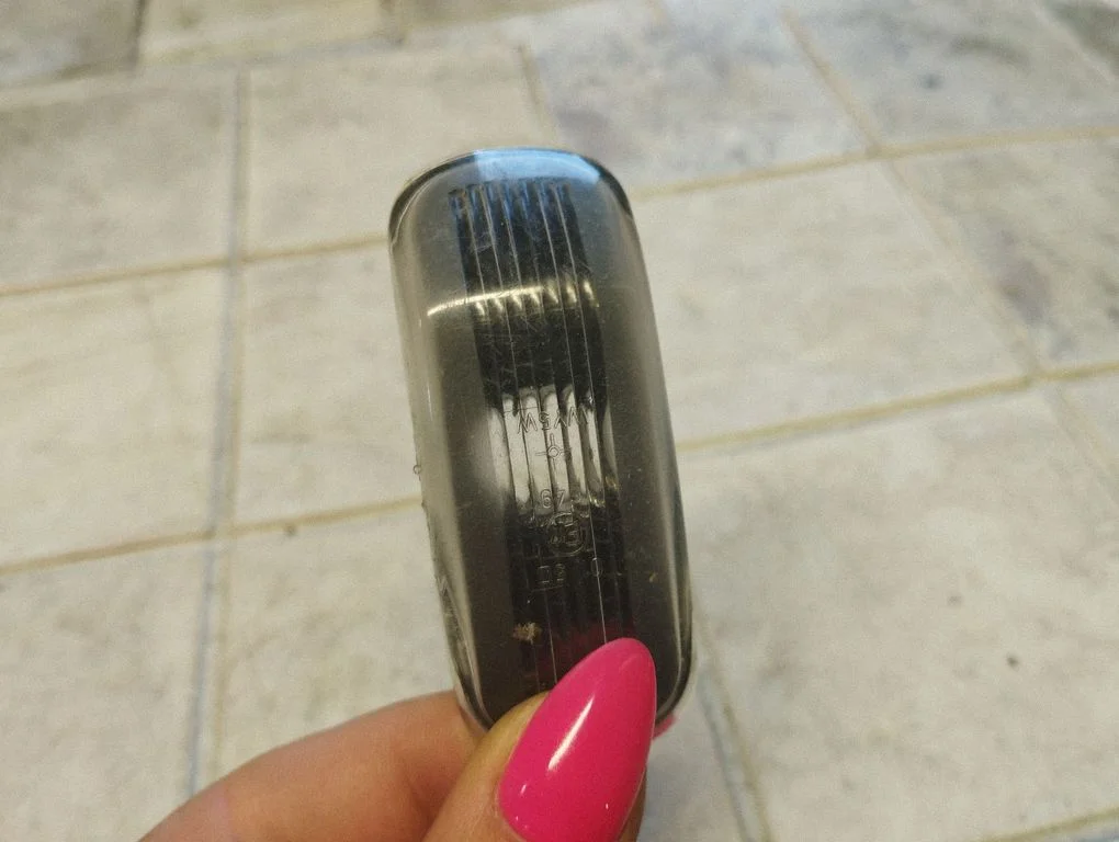 Front fender indicator light