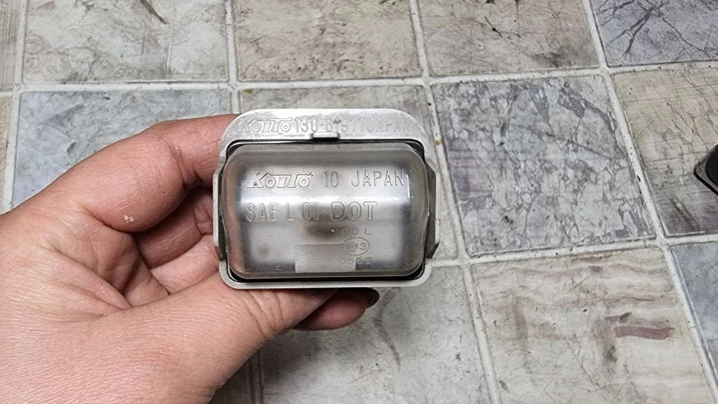 Front fender indicator light 13061971