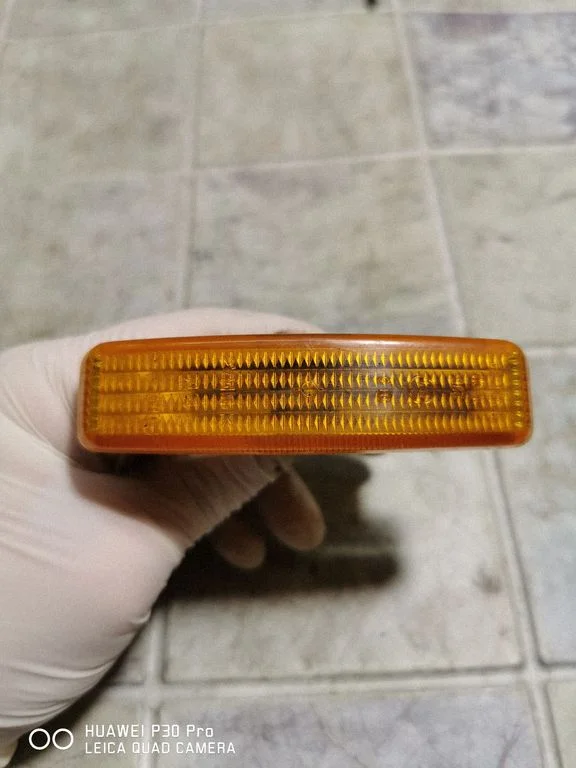 Front fender indicator light 8360205
