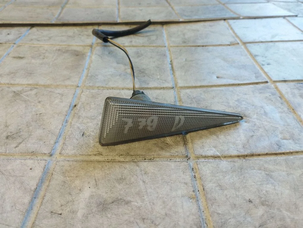 Front indicator light 8200633417