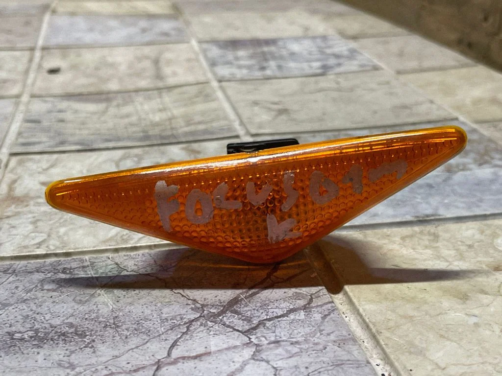 Front fender indicator light 125149B