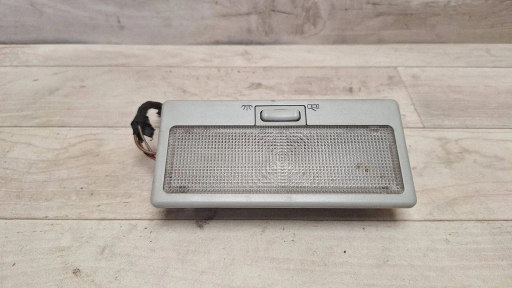 Rear seat light 357947105